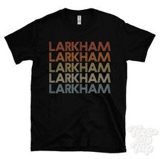 CAMISETA LARKHAM ESTILO RETRO REPETIDO Hombre y Mujer Novedad Genial Nombre Regalo