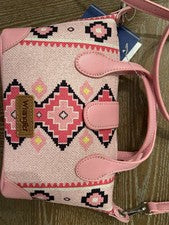 Cartera para mujer Wrangler con asa pequeña con correa cruzada - estampado azteca rosa nueva con etiquetas