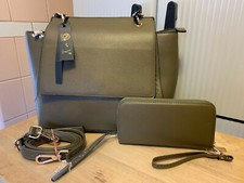 BOLSO DE MANO LA TERRE FASHION verde para mujer con correa bandolera y MUÑEQUERA/CARTERA