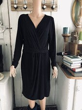 Vestido favorecedor figura mujer diseñado por Chaps talla L negro con etiqueta original