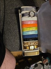Juego de relojes Gossip incluye una caja negra con 12 correas de reloj y dos relojes