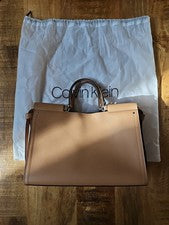 Bolso mediano para mujer Calvin Klein cuero sintético tostado doble asas correa para el hombro