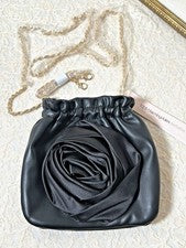 Nuevo con etiquetas Cartera Cubo Aqua Bloomingdale’s Rosa Negra Cuero Vegano Imán Antiguo Glamour