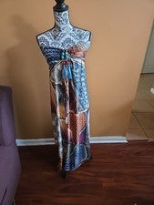 Hermoso vestido de sol imprescindible con halter de cuentas