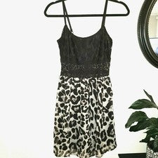 Vestido para mujer Fashion Line de encaje con estampado animal y correa de espagueti talla pequeña