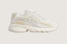 Talla 10M - Pharrell Williams x Adidas Adistar Medusa “Core White” KH6730 ✅️
