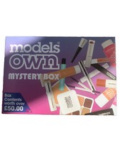 Lote de maquillaje y belleza propios de modelos por valor de más de £50 Contenido