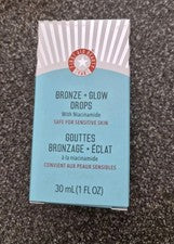 First Aid Beauty's bronce + gotas brillantes con niacinamida 1 OZ