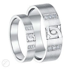 Alianza con diseño de eslabones en D de diamantes de plata de ley para His & Hers