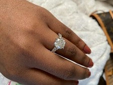 Anillo de compromiso de diamantes de corte redondo de 2,60 quilates de oro bl...