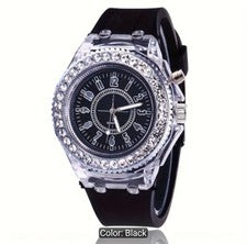 Reloj luminoso de moda y creativo con bisel de diamantes de imitación.