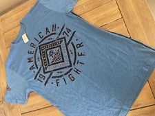 AMERICAN FIGHTER Carolina del Norte Azul Atlético Hombres Camiseta Cuello Redondo Talla Grande