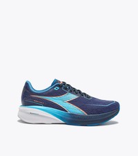 Hombre Diadora Mythos Blushield Volo 5, Azul/Acuario/Nectarina, 12 D Mediano EE. UU.