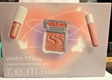 Juego de 3 piezas REM Beauty YOURS VERDADERAMENTE (Sombras de medianoche, iluminador, brillo de labios) Nuevo en caja