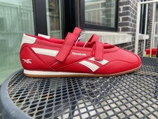 Exclusivo Reebok Ballet Kicks para mujer talla 8,5 pero corren media talla grande