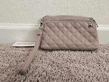 Bolso clutch de viaje STEVE MADDEN dorado con logotipo para mujer rosa muñeca