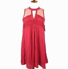 Vestido recto rojo Xhilaration para mujer talla M ojo de cerradura rayón carmesí cuello alto encaje
