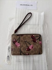 Nueva Muñequera Coach Esquinera con Cremallera - CZ450 Bronceado Firma Lona con Estampado de Cereza - Nueva con Etiqueta