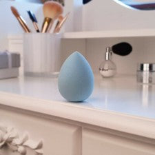 Base de belleza mezcla maquillaje esponja licuadora tampón impecable soplo lágrima gota