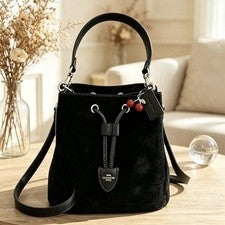 Bolso Coach Rowan Bucket nuevo con etiquetas con dije de cereza CCZ89