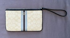 Muñequera grande Coach para mujer firma jacquard caqui con estilo a rayas azules nueva