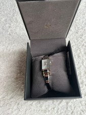 Reloj Bulova Clásico Diamante Dos Tonos Acero Inoxidable Cuarzo Damas 98P229