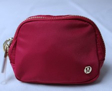 Bolso Cinturón Lululemon Everywhere Para Mujer Nano BE5 Berry Rumble/Dorado Talla Única