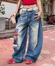 Pantalones de mezclilla azules para hombre decoración de dibujos animados pierna ancha punk hip hop moda