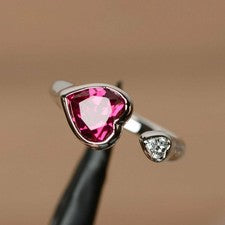 Anillo de compromiso de oro blanco sólido de 14 k con diseño de derivación abierta de diamantes y rubíes de 1,2 quilates