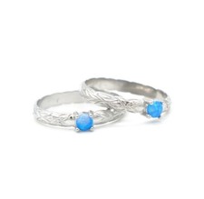 Anillo de ópalo sintético de plata de ley 925 - cabujón de pergamino hawaiano de 3 mm