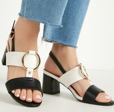 Sandalia de tacón Wallis negra/blanca con detalle de anillo de primavera - PVP £45 -