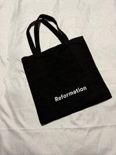 Bolsa Tote de lona negra Reformation, ecológica de 13 pulgadas... x 13 pulgadas. Diseñador