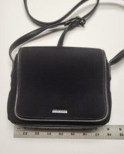 Bandolera para mujer NINE WEST negra nueva sin etiquetas interior cremallera bolsillo trasero suave ligera
