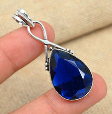 Hermoso colgante de joyería hecho a mano con piedras preciosas de zafiro azul de plata de ley 925