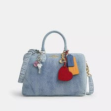 Bolso Cartera Grande Coach CDY75 Rowan En Amor Denim Con Dijes Índigo Claro Nuevo Con Etiquetas