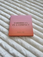 Muñeca 10 Beauty Caribbean en una paleta de contorno compacta. Nuevo