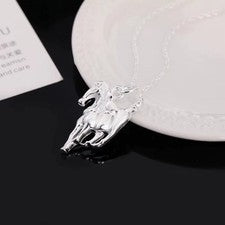 Elegante collar de cadena con colgantes de caballo de plata de ley 925 para mujer