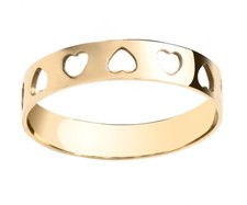 Anillo con banda de corazón de oro amarillo de 9 quilates talla J K L M N O P Q R S