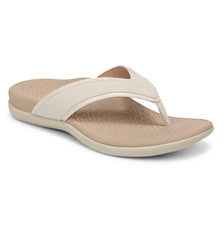 Nueva sandalia Vionic con puntera de tava para mujer - gamuza crema