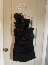Mini Vestido Let’s Fashion Negro Un Hombro Volantes Acanalado Mujer Talla XS