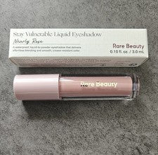 Sombra de ojos líquida impermeable Rare Beauty NEARLY ROSE Stay Vulnerable 0,10 oz ¡NUEVA EN CAJA!