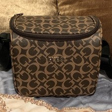 Bolso de Viaje Cosmético para Mujer GUESS Bolsa Moca Logo Obra de Arte Diseño NUEVO