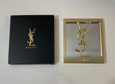 Espejo de maquillaje de belleza con logo YSL de Yves Saint Laurent en caja