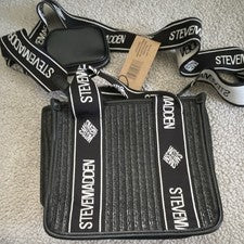 Cartera Steve Madden para mujer negra asa superior bandolera logotipo correa a presión pequeña