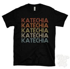 CAMISETA ESTILO RETRO REPETIDA KATECHIA Hombre y Mujer Novedad Genial Nombre Regalo