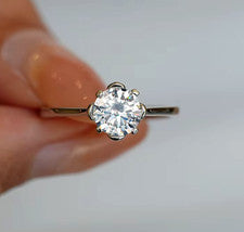 Anillo de compromiso de plata esterlina real de 0,5 quilates con moissanita brillante flor solitaria