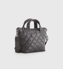 NUEVO CON ETIQUETAS BOLSO BANDOLERA PEQUEÑO ACOLCHADO QUINCE TRANSIT CARBÓN PRECIO DE VENTA SUGERIDO POR EL FABRICANTE $