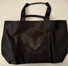 Bolso de Mano Negro Nuevo con Etiquetas Victoria Secret Fashion Show 2025 Alas de Ángel Estrás 🔥🎀