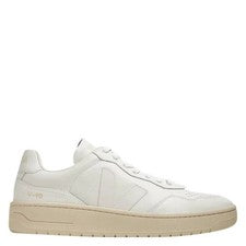 Zapatilla deportiva Veja V-90 de cuero orgánico