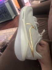Nike Vomero 17 Phantom Metálico Dorado Zapatos para Correr para Mujer Talla 8.5 FB8502 006 Nuevos